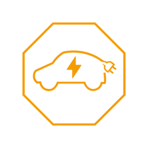 Bild zeigt ein Icon in Oktagonform mit einer Grafik von einem Auto mit Stromstecker als Symbol für ein E-Auto