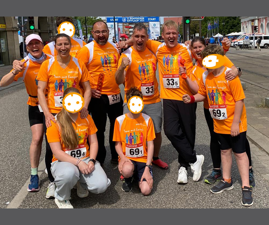 Ein Gruppenbild vom Laufteam der Stadtwerke Ribnitz-Damgarten mit ihren Kindern